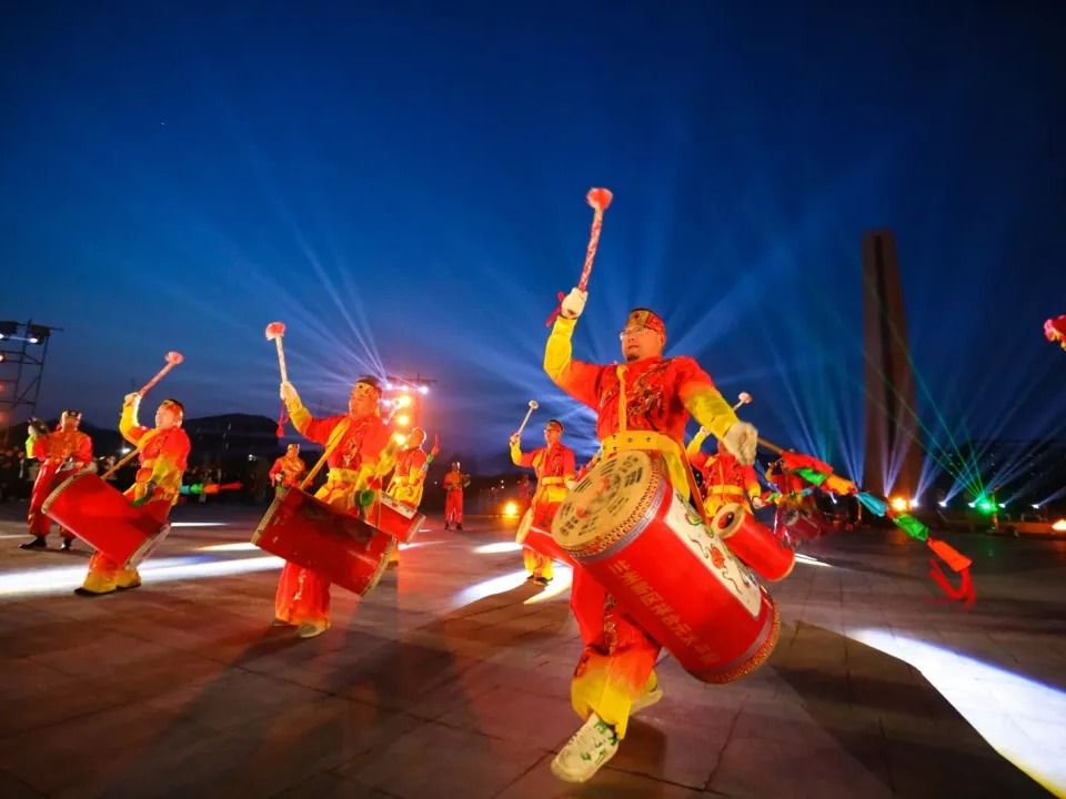 打铁花，兰州太平鼓，英国上市公司官网365非遗表演点亮新学期