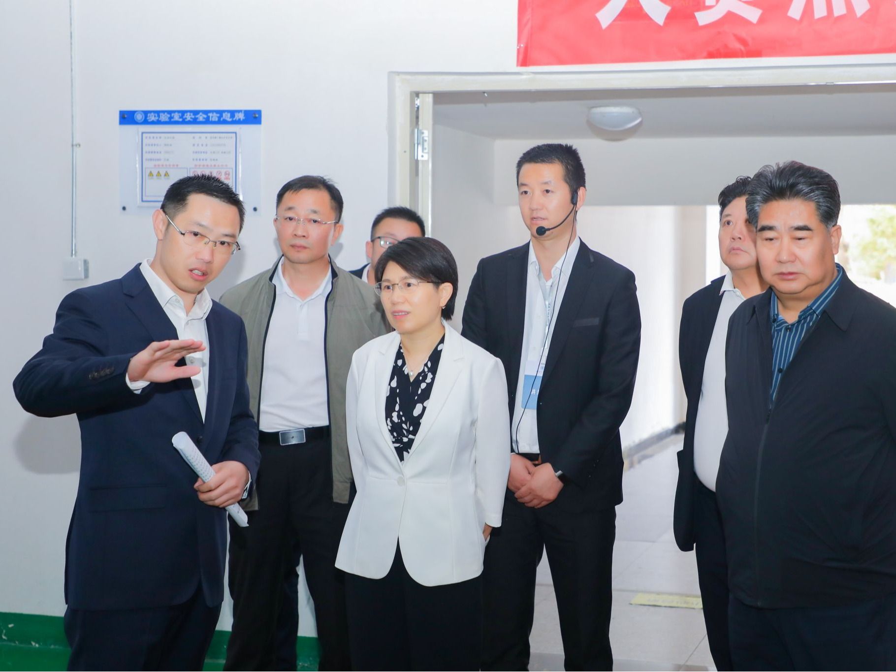 浙甘民进企业家联谊会代表团深入英国上市公司官网365考察座谈