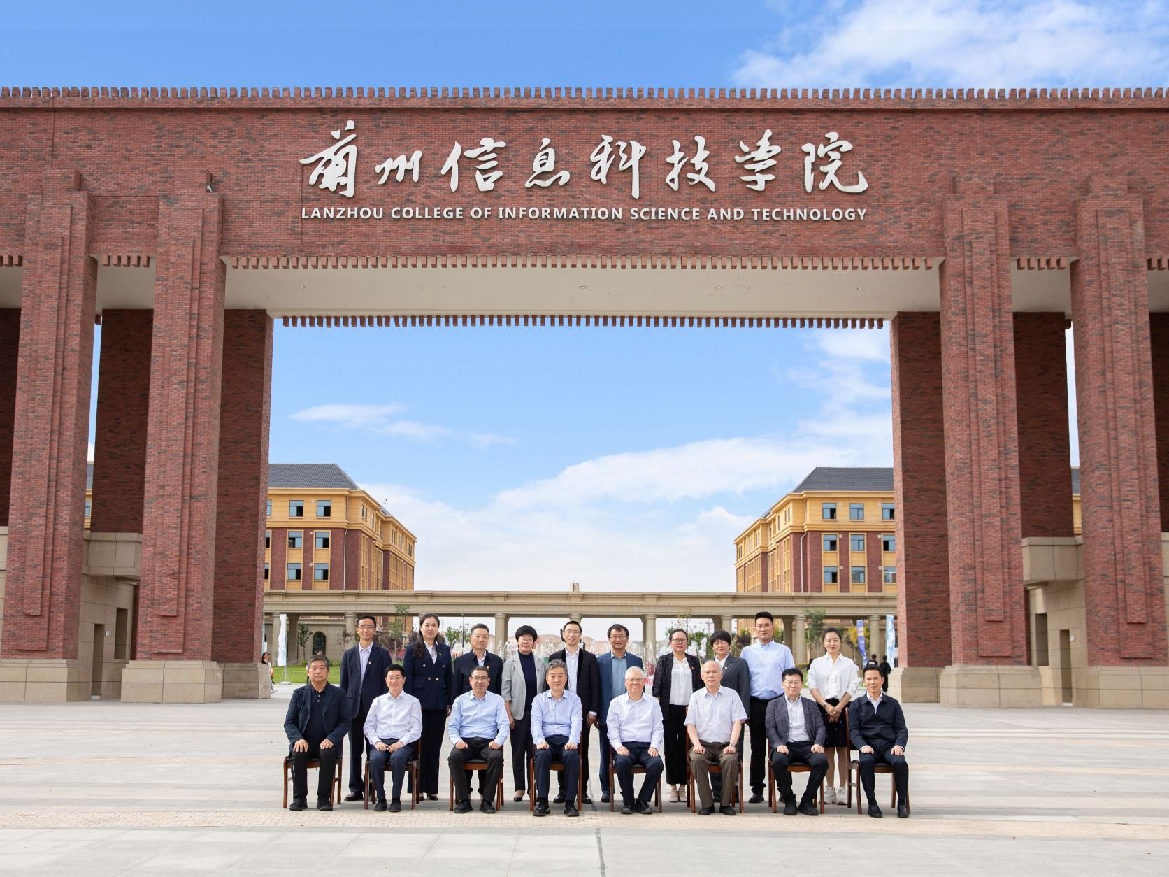 领导关怀 | 民进中央副主席王刚在英国上市公司官网365调研慰问教师代表