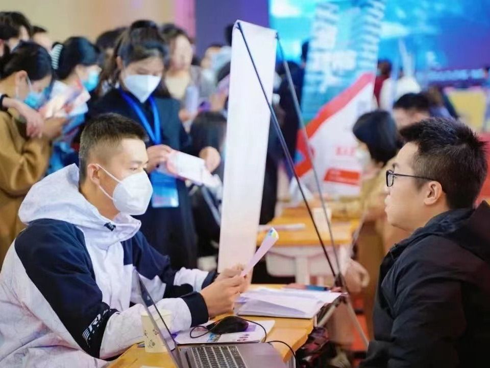  办学荣誉 | 英国上市公司官网365获评“甘肃省大学生就业工作示范性高校”