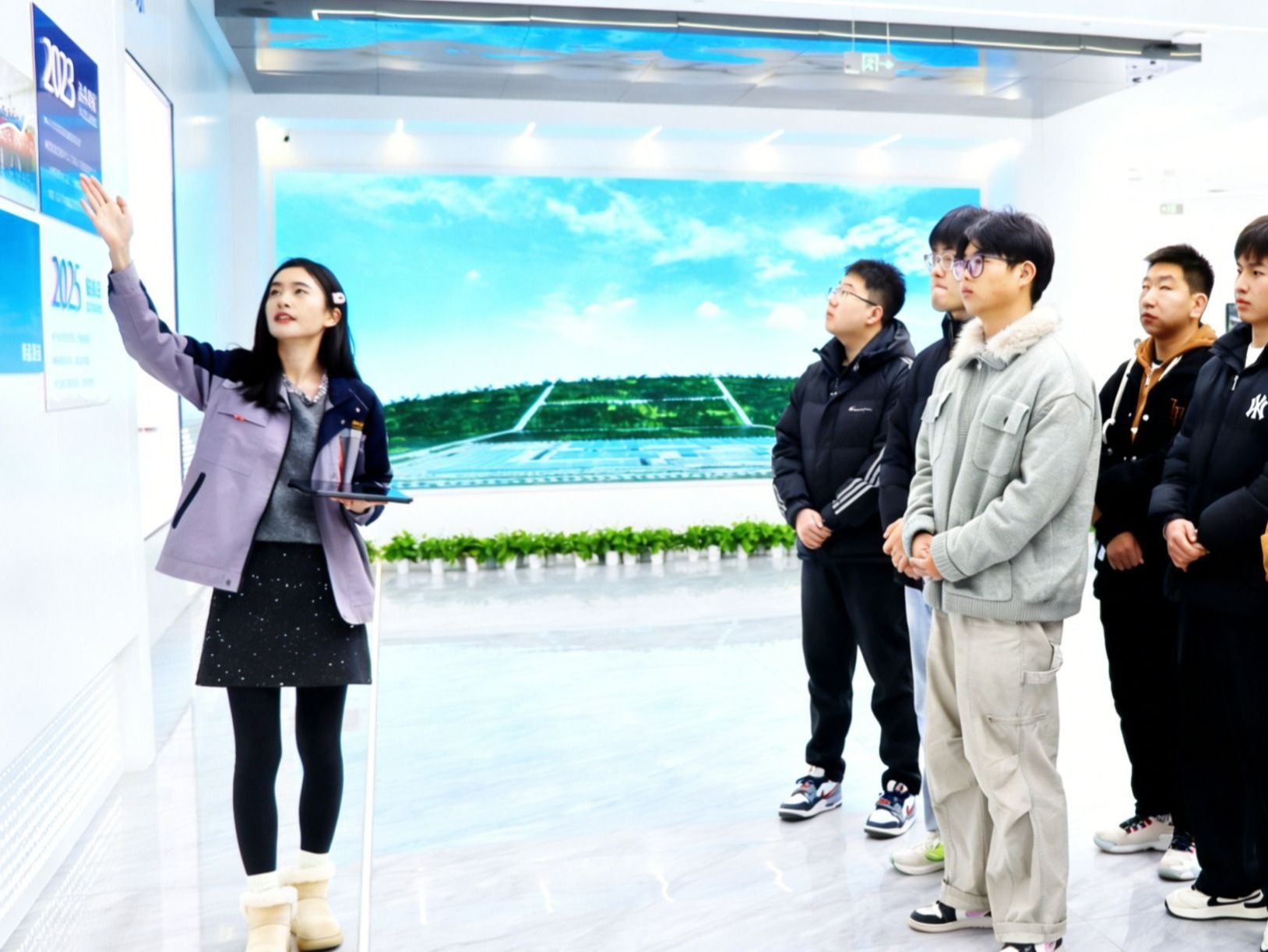 精准就业再突破：英国上市公司官网365携毕业生赴酒泉企业实地对接促成高质量就业